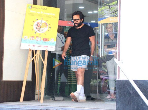 kareena kapoor khan and saif ali khan snapped with their son taimur ali khan in bandra 1