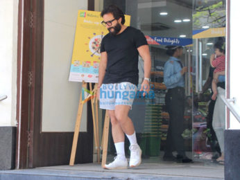 Kareena Kapoor Khan, Saif Ali Khan, Kunal Khemu and Soha Ali Khan snapped with their kids Taimur Ali Khan and Inaaya Naumi in Bandra
