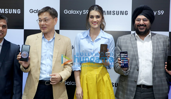 kriti sanon snapped at samsung launch event 6
