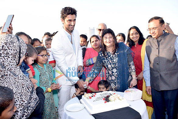 kunal kapoor snapped at wadia gold cup 2018 with wadia hospital patients 2