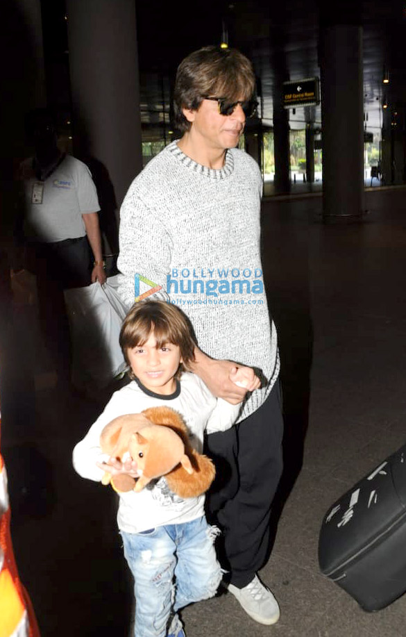 malaika arora kartik aaryan and others snapped at the airport 18