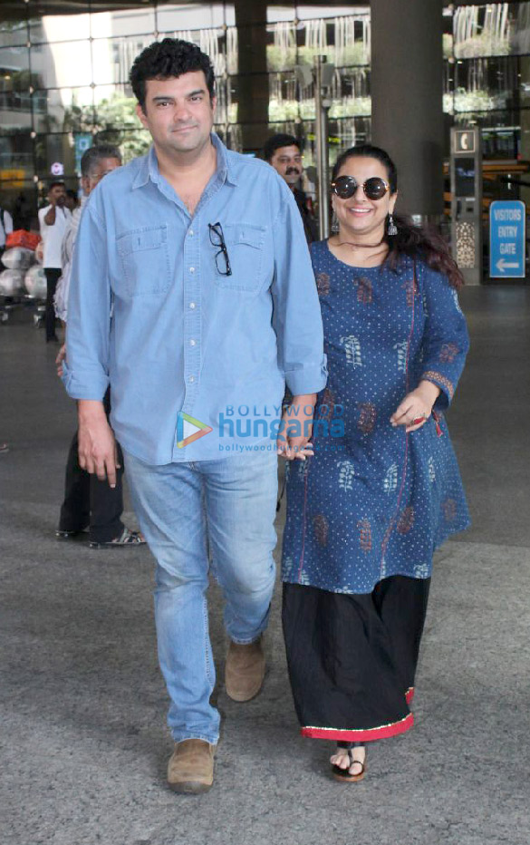 malaika arora kartik aaryan and others snapped at the airport 19