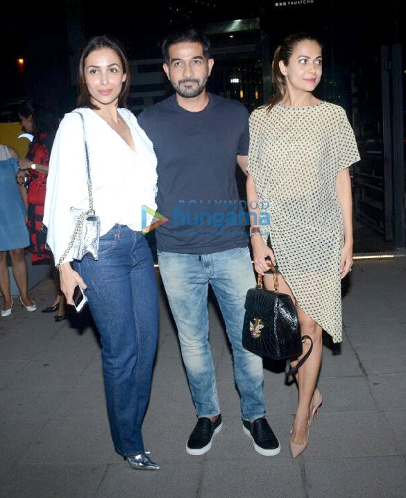 malaika arora and amrita arora snapped at yauatcha in bandra 4