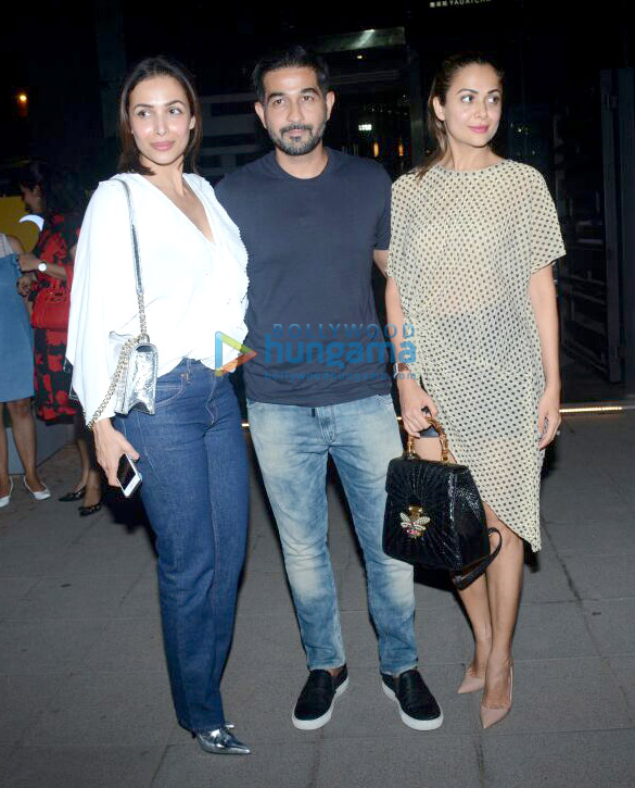 malaika arora and amrita arora snapped at yauatcha in bandra 5