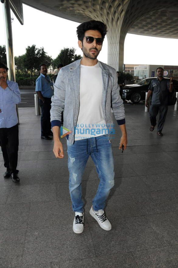 malaika arora and kartik aaryan snapped at the airport 4