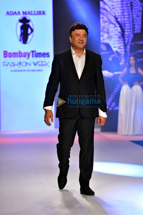 pooja chopra walks the ramp at the bombay times fashion week4 3
