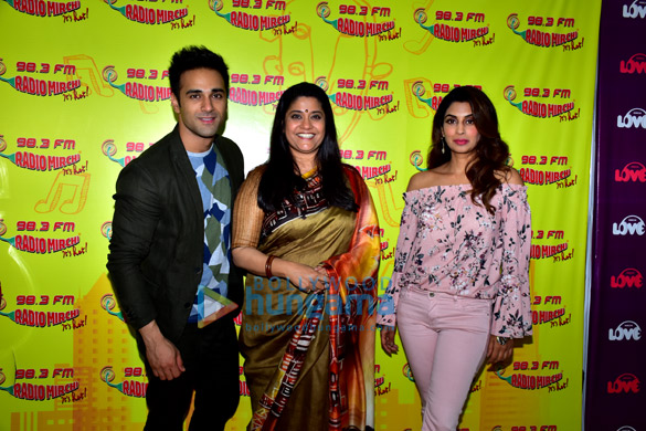 pulkit samrat and renuka sahane promote 3 storeys at 98 3 fm radio mirchi 3