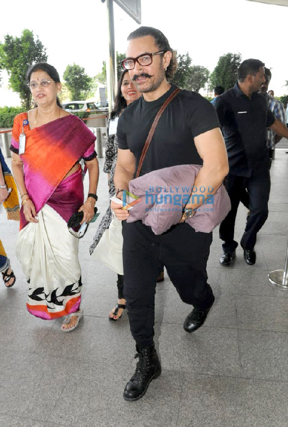 ranveer singh deepika padukone and others snapped at the airport3 6