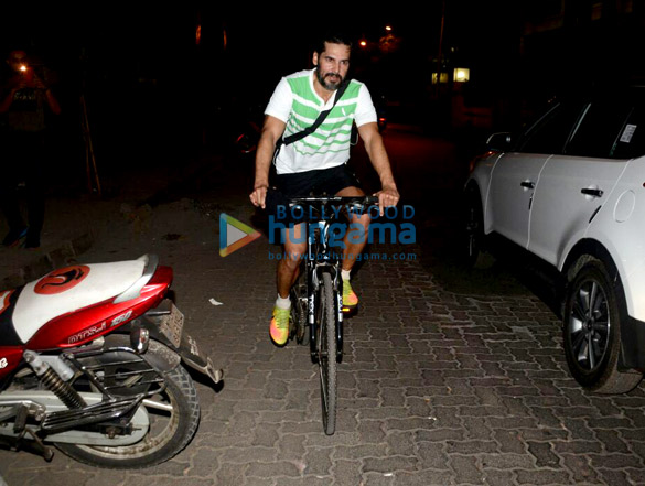 ranveer singh and dino morea snapped at football ground in bandra 6
