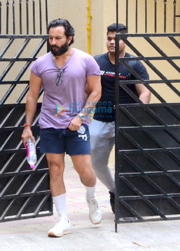 saif ali khan spotted after his gym session in bandra 2