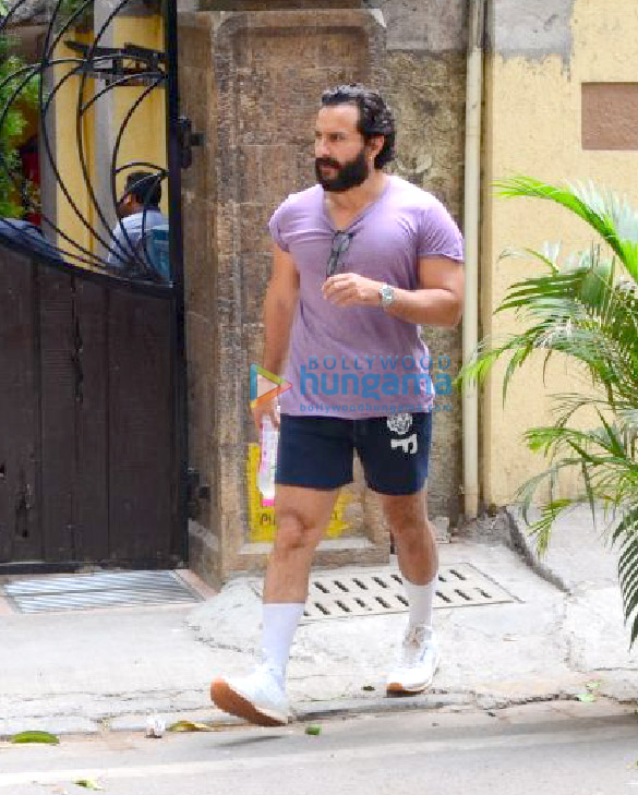 saif ali khan spotted after his gym session in bandra 4