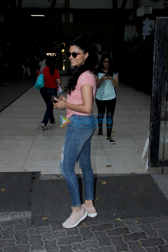 saiyami kher spotted in bandra 4