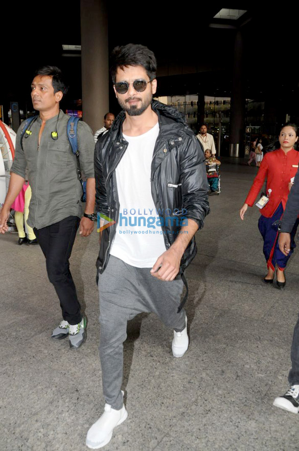 shahid kapoor vaani kapoor anil kapoor and others snapped at the airport 006 2