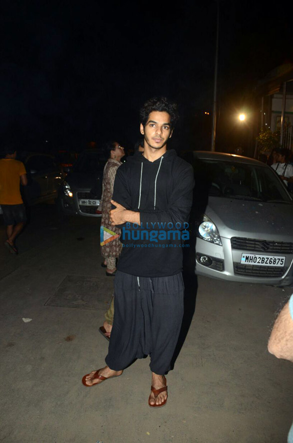 shahid kapoor and mira rajput snapped with brother ishaan khatter in juhu 2