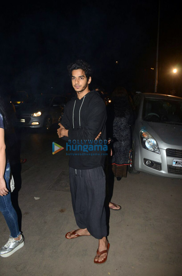 shahid kapoor and mira rajput snapped with brother ishaan khatter in juhu 4