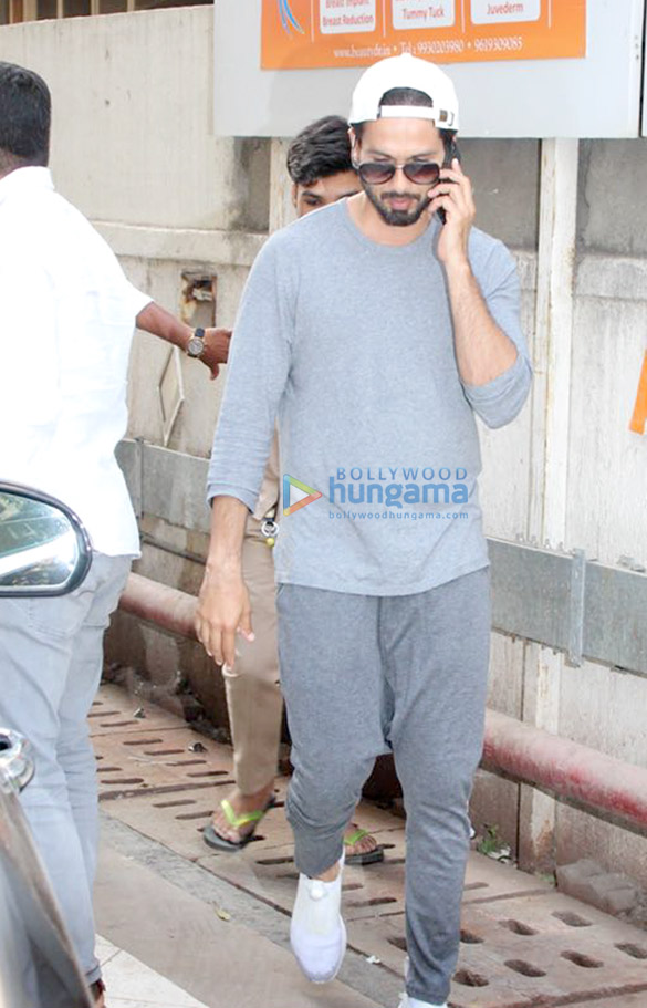 Shahid Kapoor and Mira Rajput spotted outside a clinic Shahid Kapoor and Mira Rajput spotted outside a clinic