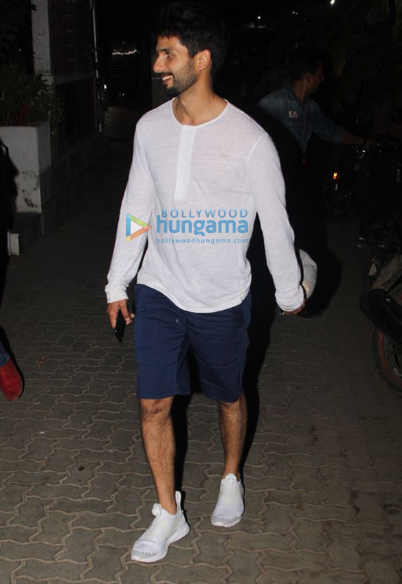 shahid kapoor snapped at rakeysh omprakash mehras office 2