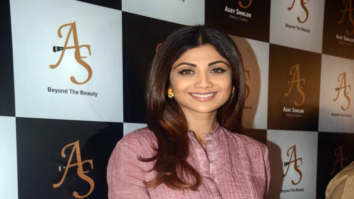 Shilpa Shetty snapped at Raghuleela mall in Kandivali