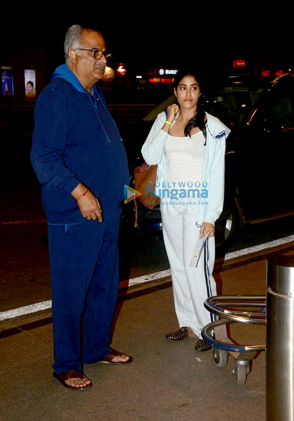 shraddha kapoor janhvi kapoor and boney kapoor snapped at the airport 2