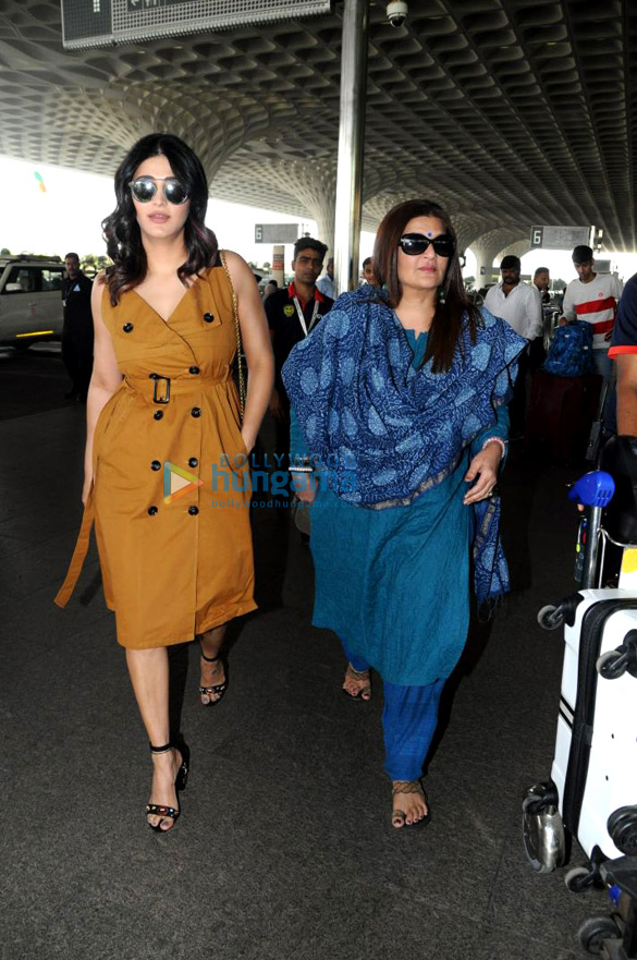 shruti haasan athiya shetty and others snapped at the airport 1