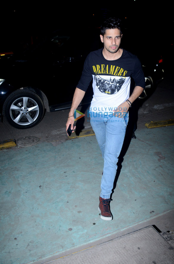 siddharth malhotra and karan johar spotted at nara thai restaurant 6