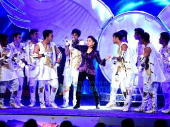 Sidharth Malhotra, Kriti Sanon and Madhuri Dixit perform at Mumbai T20 opening ceremony