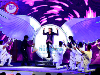 Sidharth Malhotra, Kriti Sanon and Madhuri Dixit perform at Mumbai T20 opening ceremony
