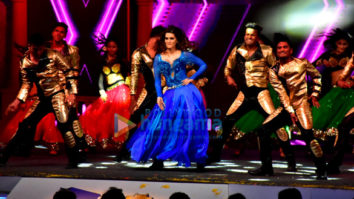 Sidharth Malhotra, Kriti Sanon and Madhuri Dixit perform at Mumbai T20 opening ceremony