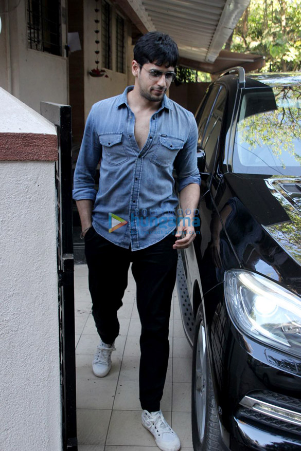 sidharth malhotra snapped at matrix office 3