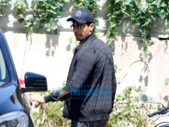 Sidharth Malhotra snapped at the gym