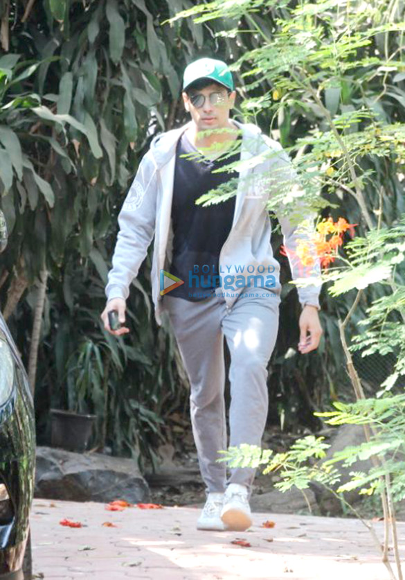 sidharth malhotra spotted at dance class in bandra 5