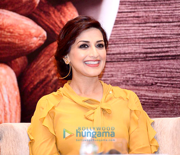 sonali bendre graces the panel discussion on working mothers dilemma of ensuring health of the family 2