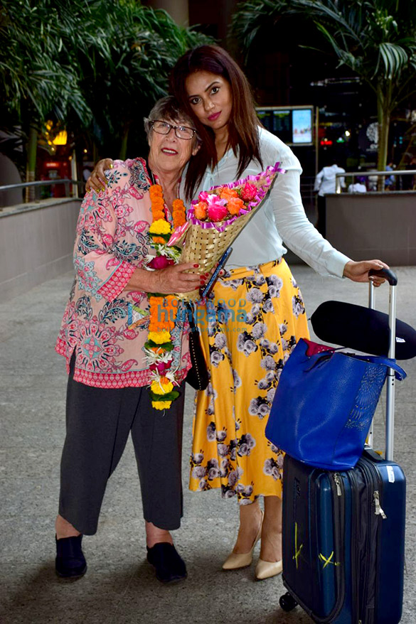sophie choudry gurmeet choudhary and others snapped at the airport 8