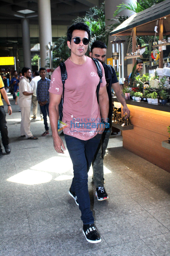 sophie choudry gurmeet choudhary and others snapped at the airport 9