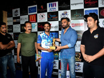 Suniel Shetty at box cricket event