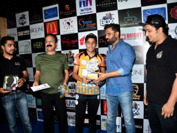 Suniel Shetty at box cricket event