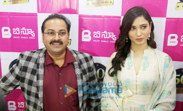 tamannaah bhatia launches the b new smart mobile store 4