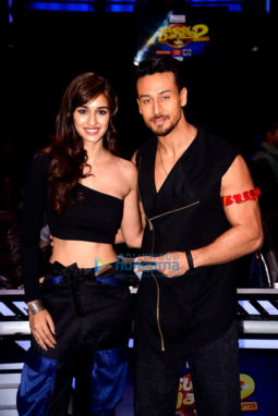 Tiger Shroff and Disha Patani snapped promoting 'Baaghi 2' on sets of Super Dancer Chapter 2