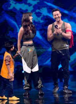 Tiger Shroff and Disha Patani snapped promoting their film Baaghi 2 on High Fever Dance Ka Naya Tevar