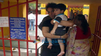 Tusshar Kapoor snapped at a temple in Juhu