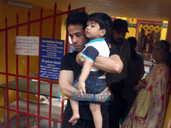 Tusshar Kapoor snapped at a temple in Juhu