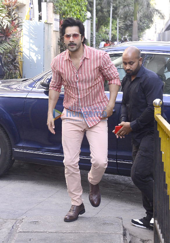 varun dhawan snapped in mumbai 1