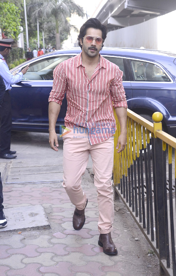 varun dhawan snapped in mumbai 4