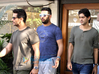 Yuvraj Singh, Angad Bedi and Gaurav Kapoor snapped at Sequel Cafe in Bandra