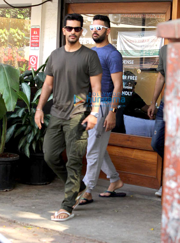 yuvraj singh angad bedi and gaurav kapoor snapped at sequel cafe in bandra 11