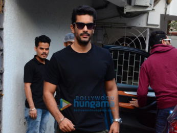 Yuvraj Singh and Angad Bedi spotted at cafe in Bandra