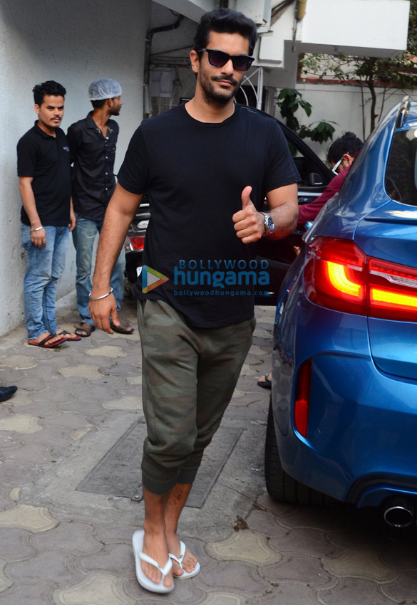 yuvraj singh and angad bedi spotted at cafe in bandra 0 5