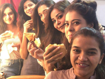 Kajol does the most Mumbai thing and treats her crew with ‘Vada Pav’ Kajol does the most Mumbai thing and treats her crew with ‘Vada Pav’