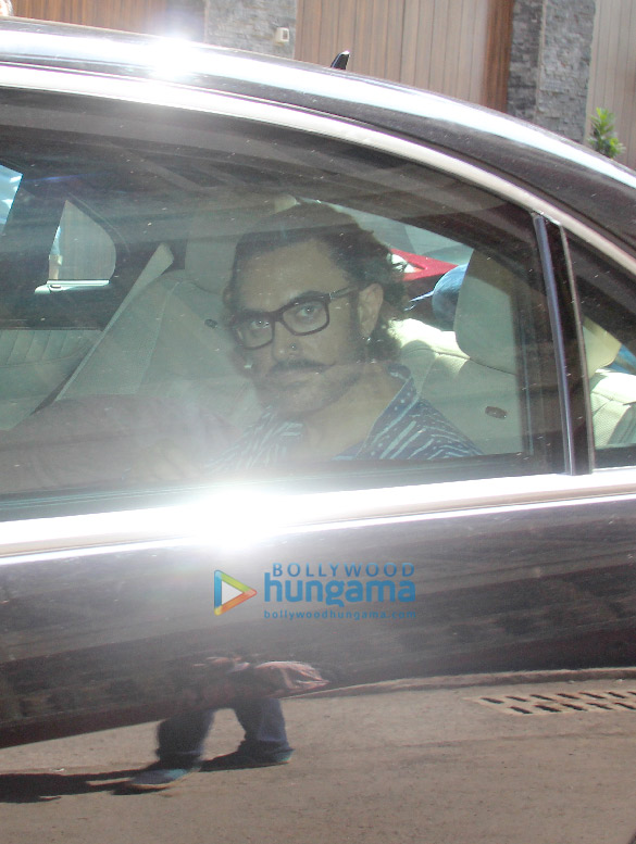 aamir khan spotted at his mothers house in bandra 4