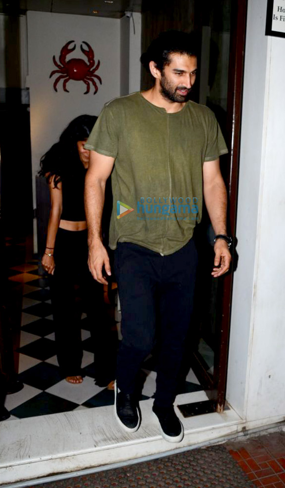 aditya roy kapur spotted with a girl outside a hotel in bandra 2